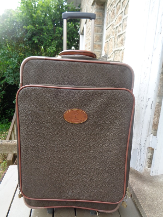 xxM1408M Large Mulberry suitcase